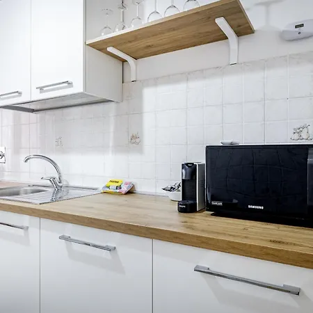 Yd Bright 2 Bedrooms, Equipped Kitchen *