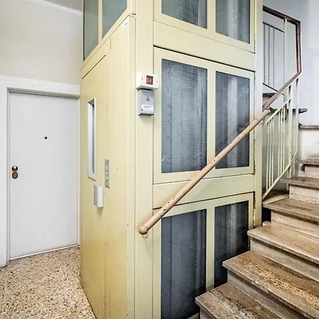 Yd Bright 2 Bedrooms, Equipped Kitchen *