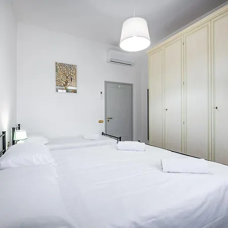 Apartment Yd Bright 2 Bedrooms, Equipped Kitchen Florence