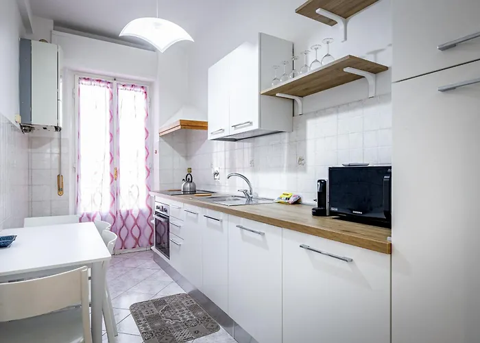 Yd Bright 2 Bedrooms, Equipped Kitchen *