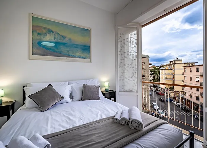 Apartment Yd Bright 2 Bedrooms, Equipped Kitchen *